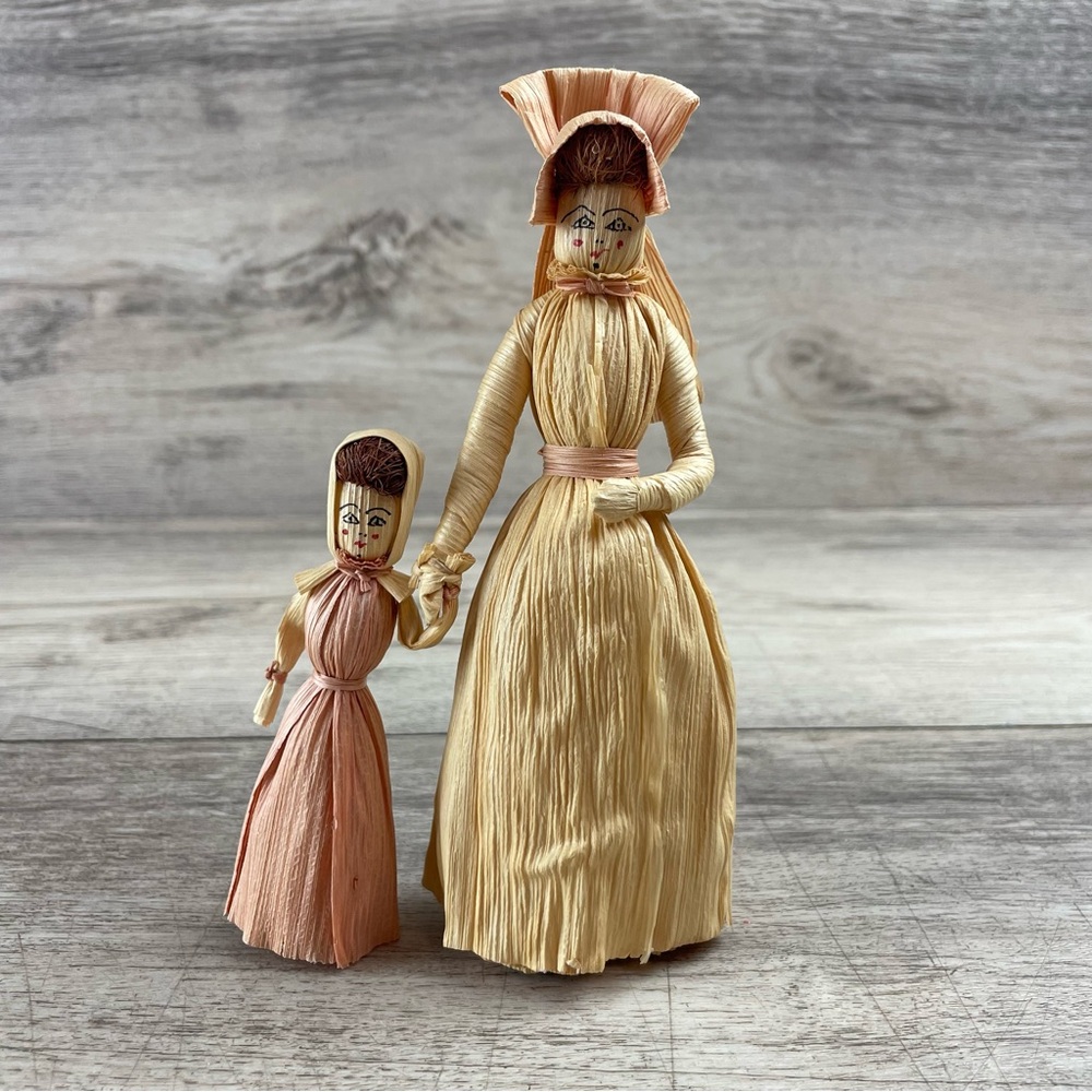 Vintage Corn Husk Dolls Mom Holding Daughters Hand Mothers Day Family
